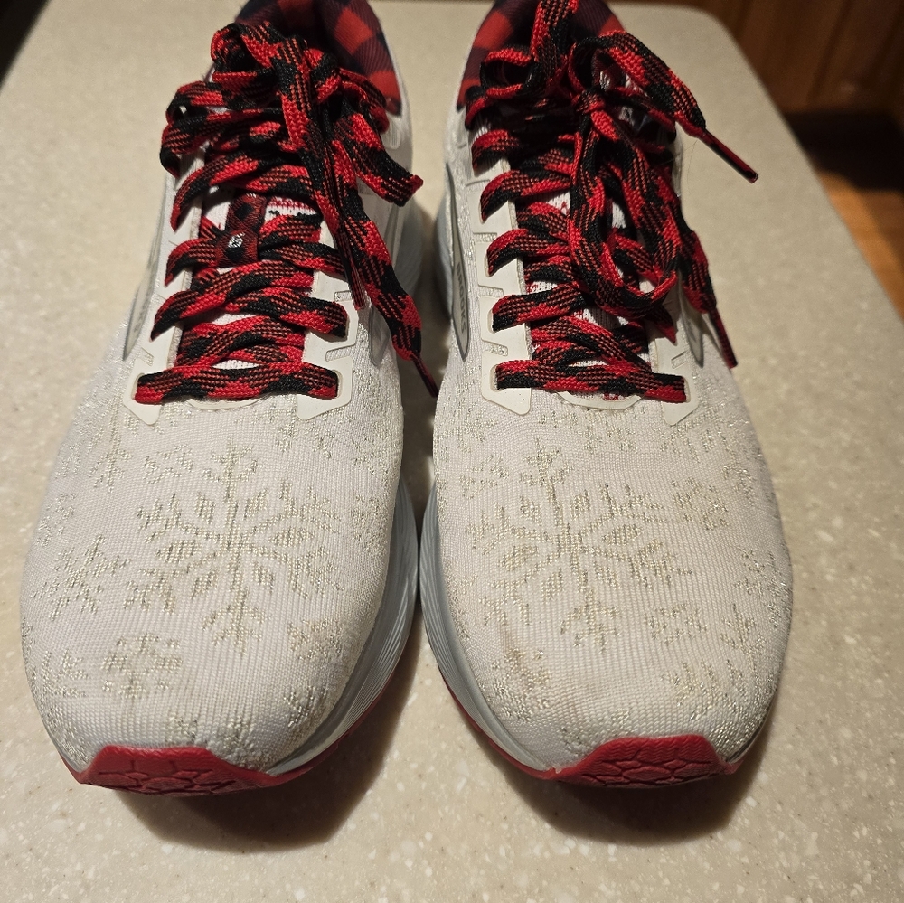 Women's Brooks Shoes